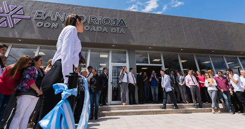 Nueva y moderna sucursal de Banco Rioja en Chepes